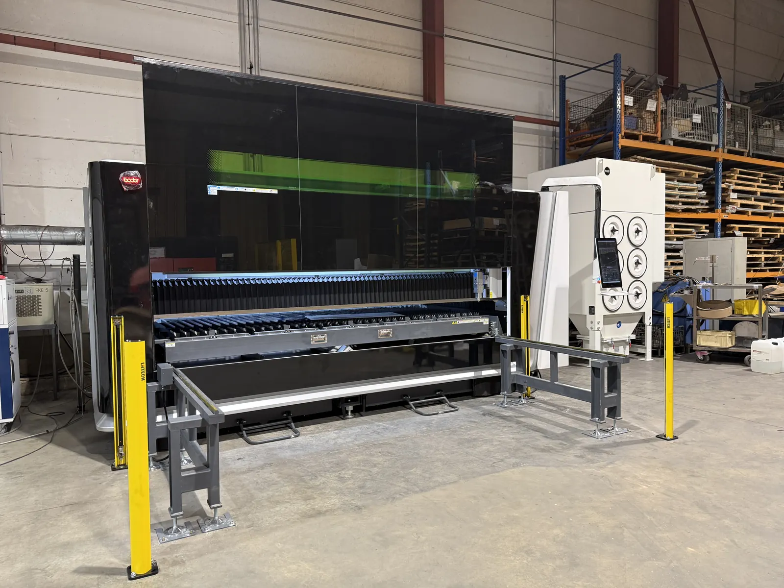 Installation machine de découpe laser Bodor — NOMACh