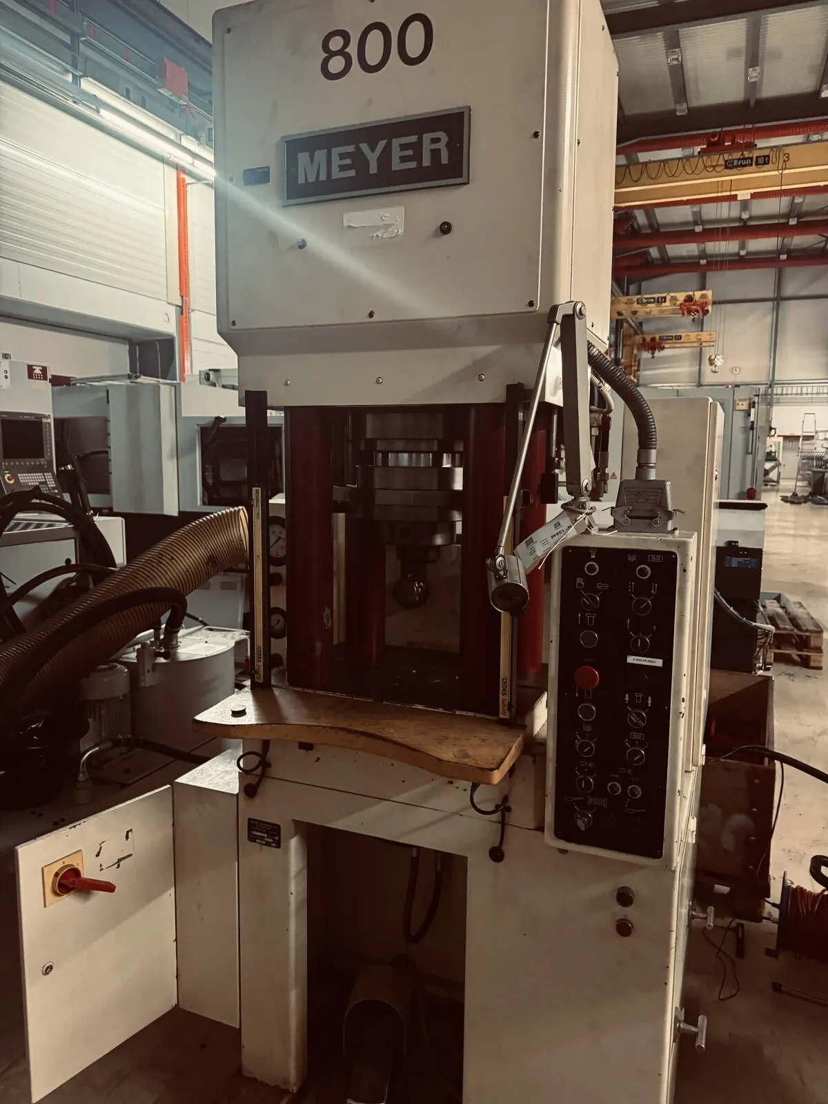 Presse hydraulique avant révision par NOMACh